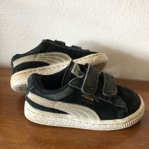 Pumas Black Sneaker with Double Velcro 5 Toddler